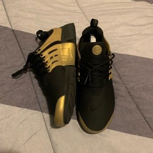 Nike Prestos (Gold)